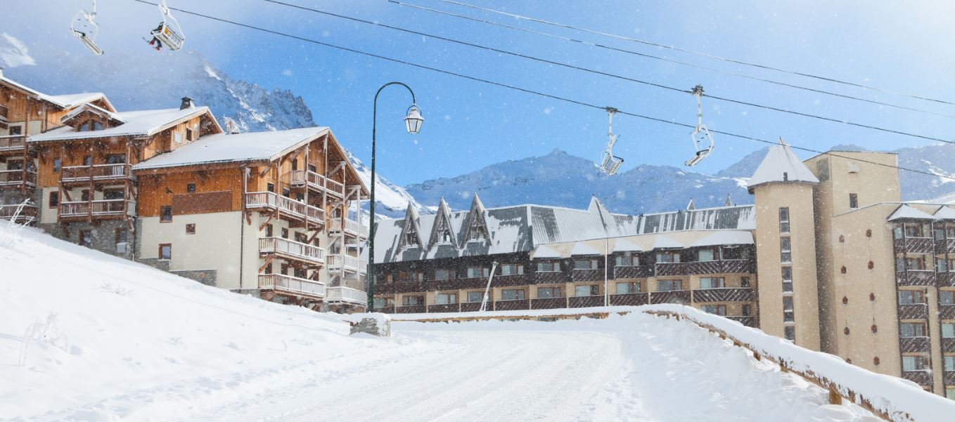 Abren las primeras estaciones de esquí con buena afluencia de esquiadores y esperando más nieve